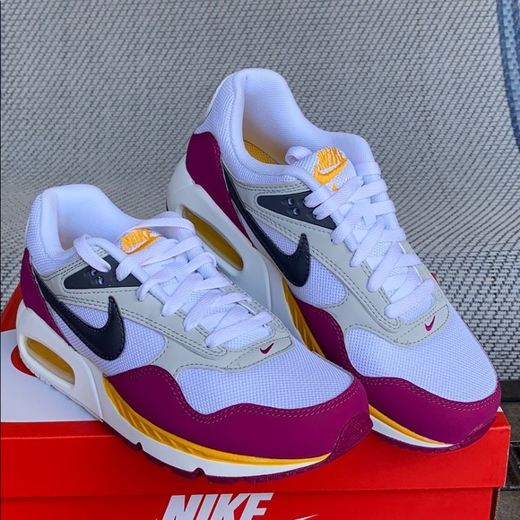 wmns air max correlate